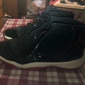 JORDAN BRED 11'S
